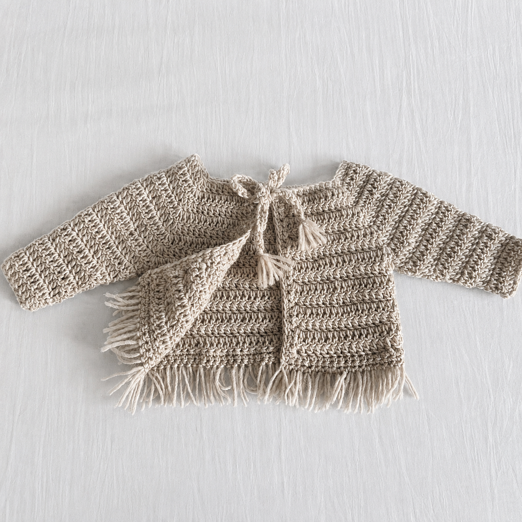 Cardigan in Lana all’Uncinetto con Frange