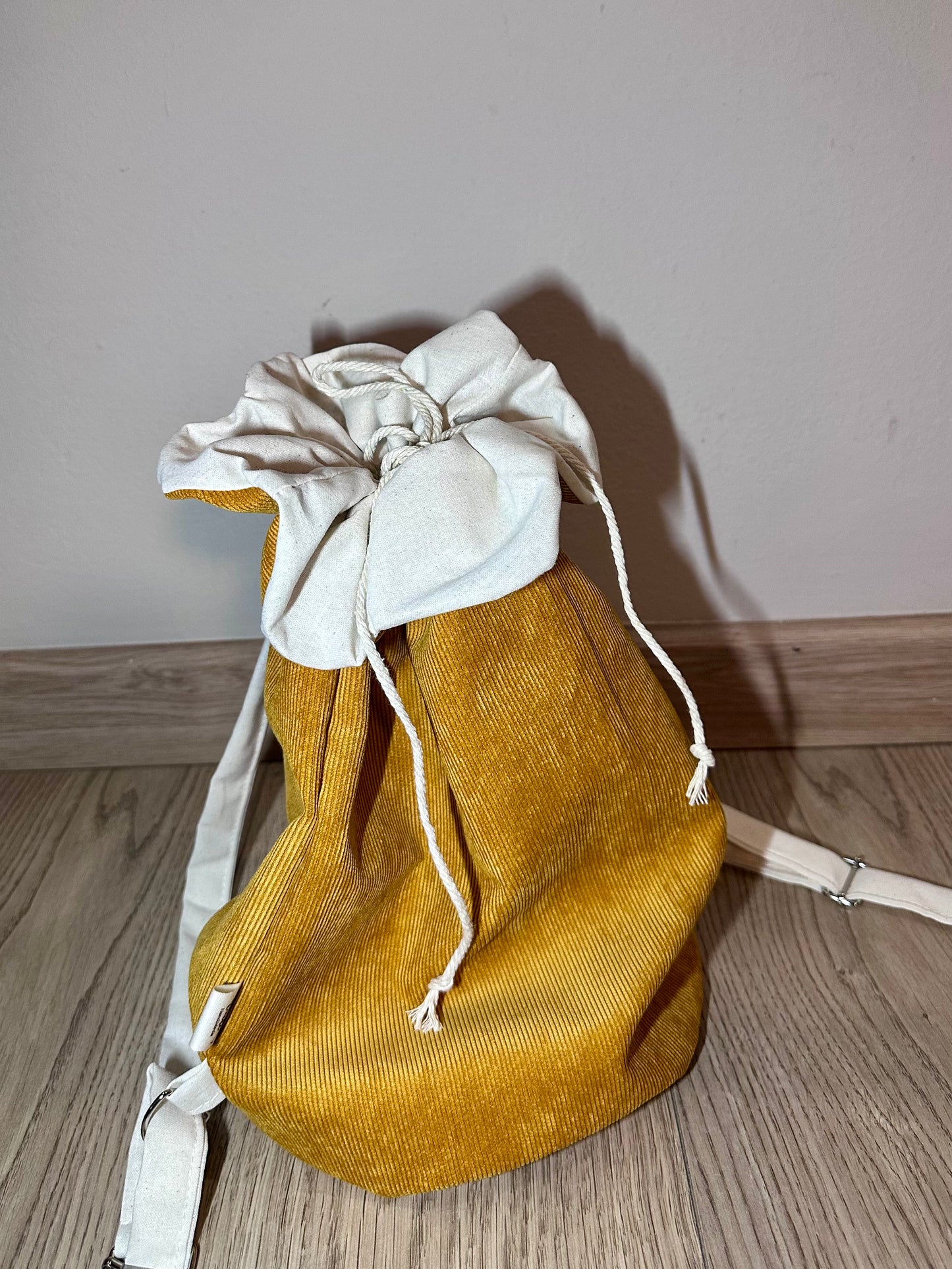 Zainetto a forma di fiore in velluto